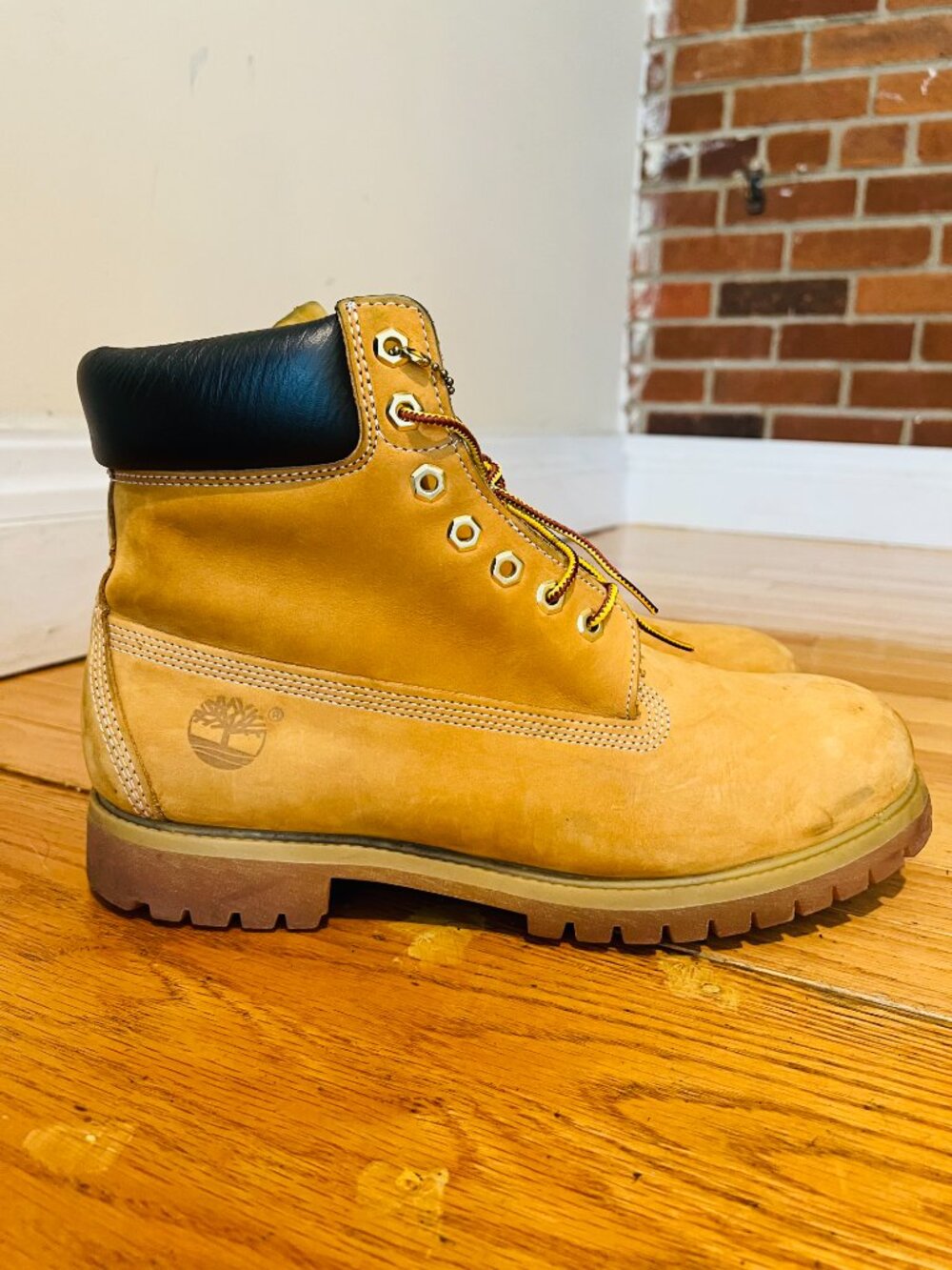 Classic Timberland Men's 6-Inch Premium Waterproof Boots in wheat nubuck Size 12